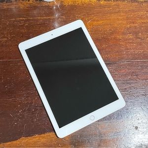 iPad! 6th Generation. EXCELLENT used condition